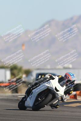 media/Oct-30-2025-Racers Edge (Thu) [[dabbdaf680]]/2-A Group/Session 2 (Turn 16)/